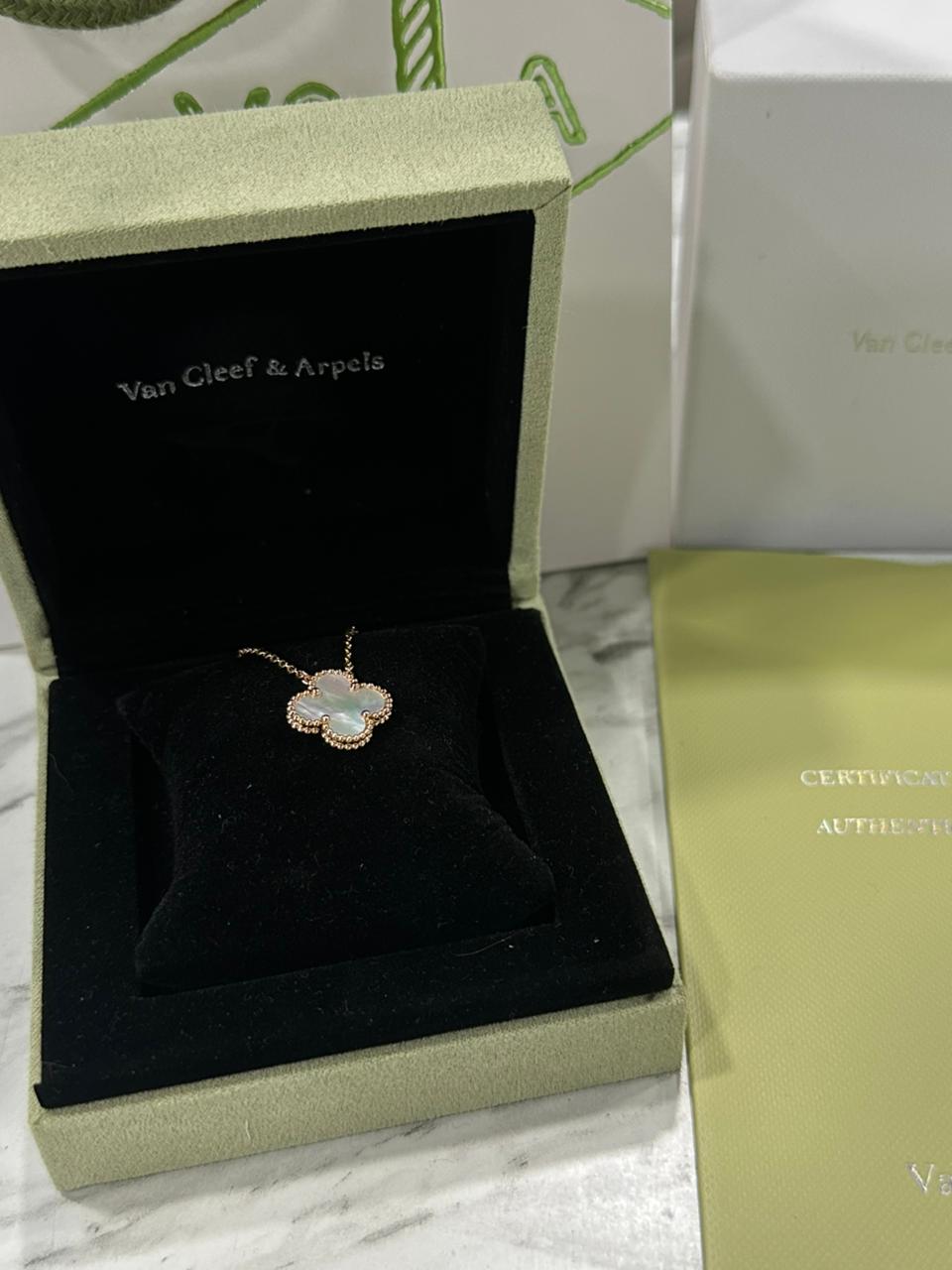 Collar Van Cleef Dorado/Blanco