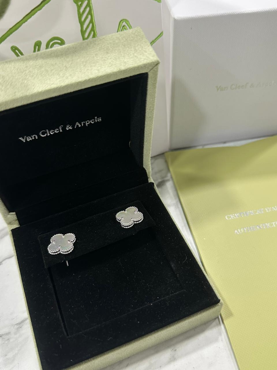 Aretes Van Cleef Grises