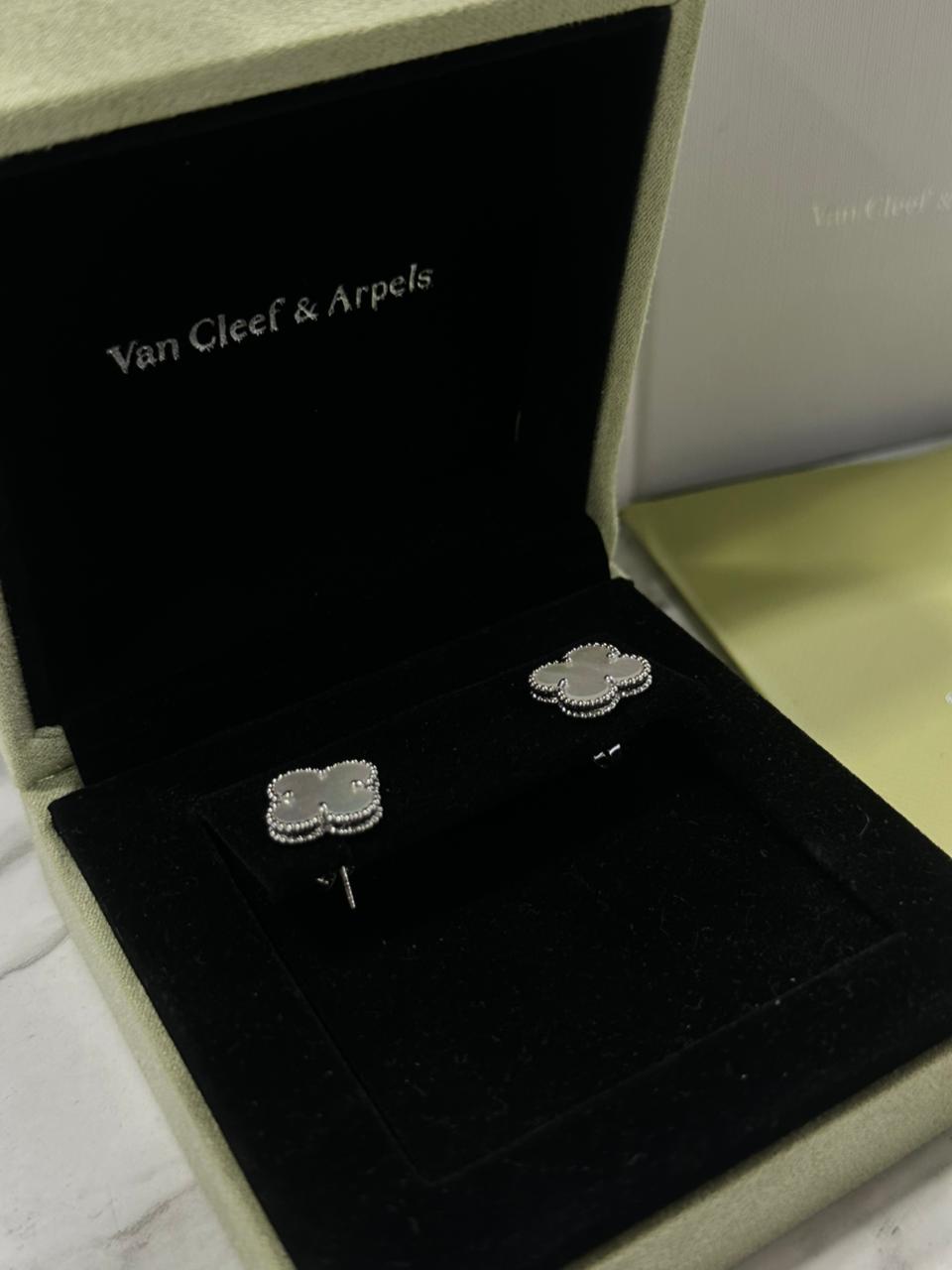 Aretes Van Cleef Grises