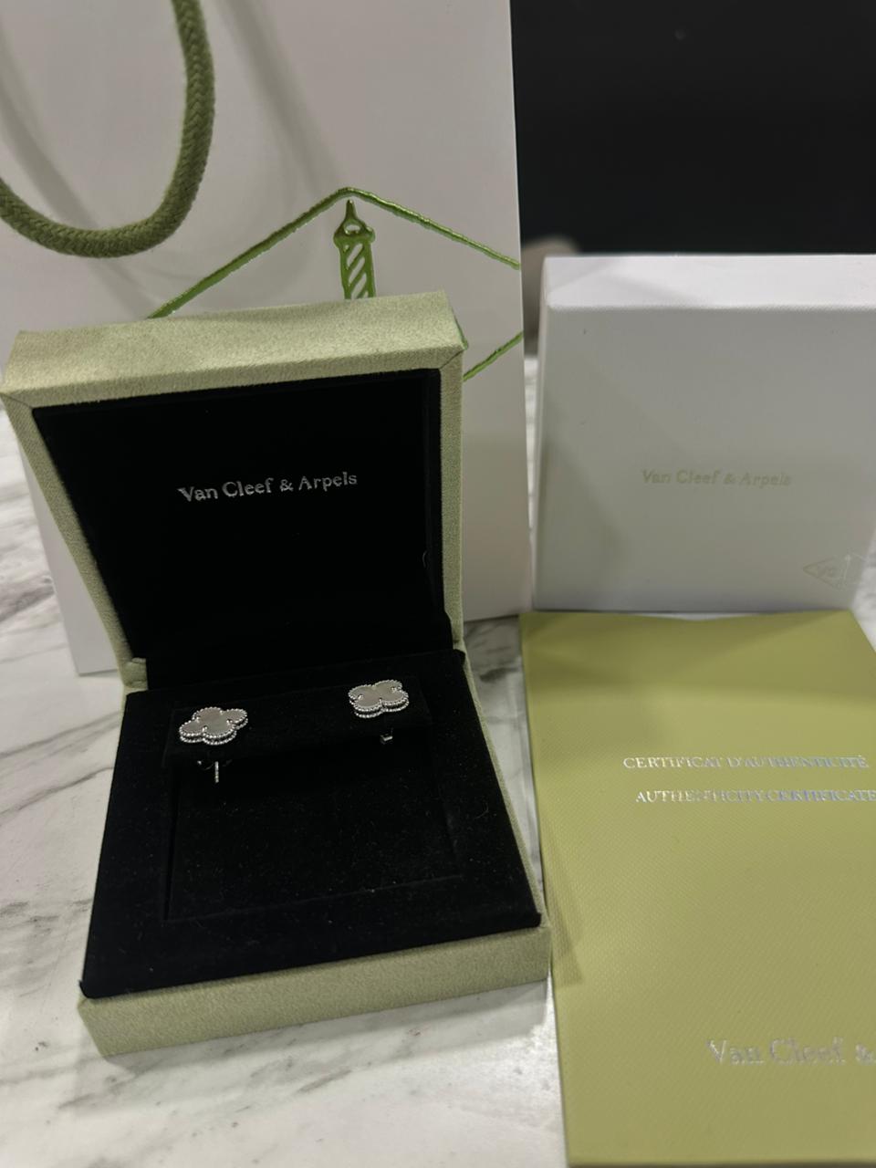 Aretes Van Cleef Grises